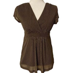 New York & Company Brown and White Patterned V-Neck Top - Size Medium!!